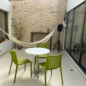 https://charlies-house.hotels-bogota.net